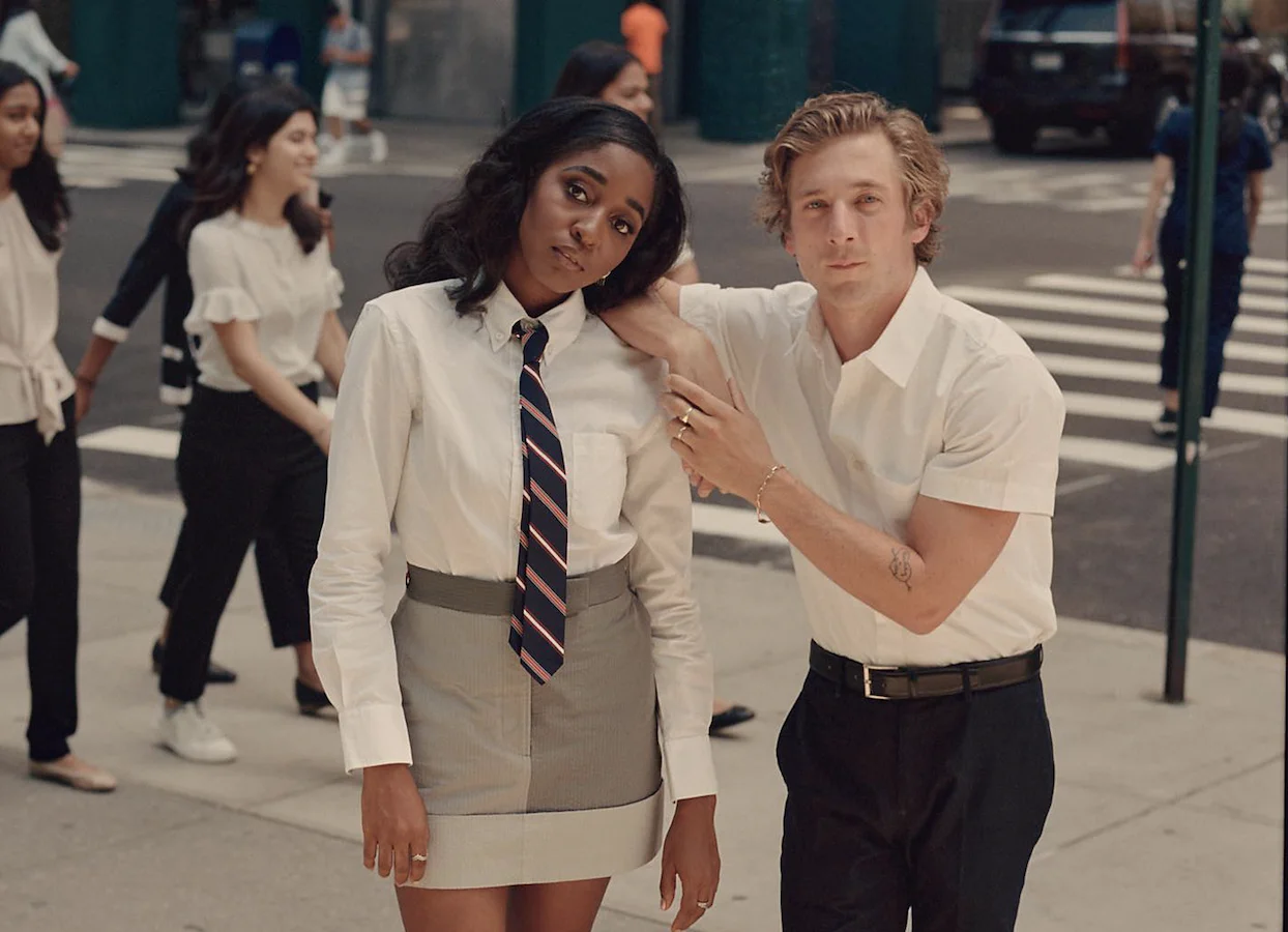 Ayo Edebiri and Jeremy Allen White (the actors who play Sydney and Carmen) posing for Vanity Fair on a city street 