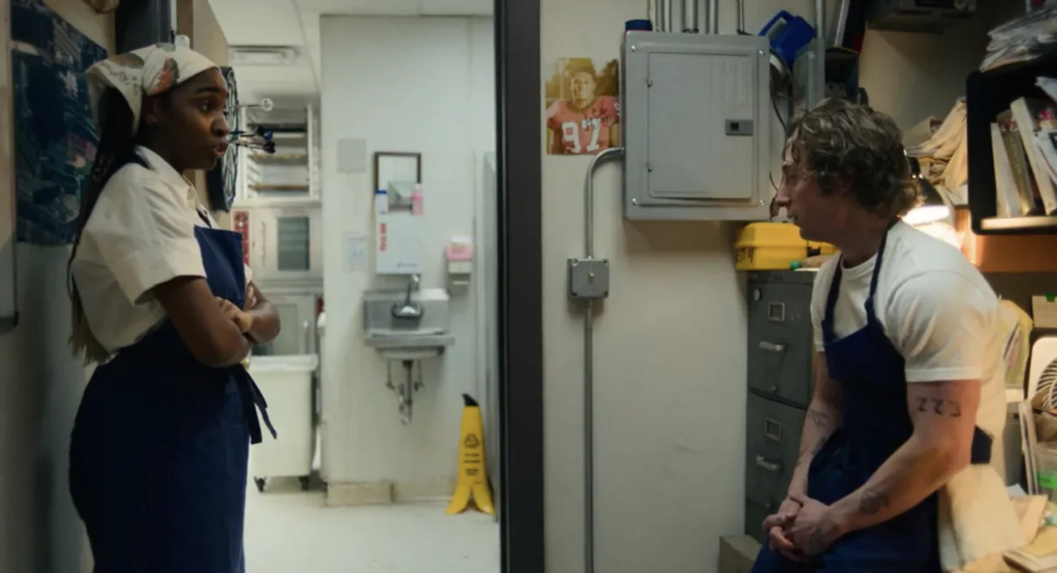 Sydney and Carmy talking together in the back office 